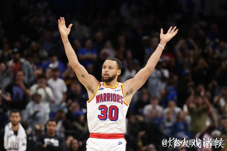 百万收入不敌篮球梦！研究生斯宾塞逆袭NBA成库里替补